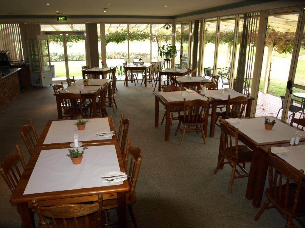 Civic Motor Inn Cowra Ngoại thất bức ảnh