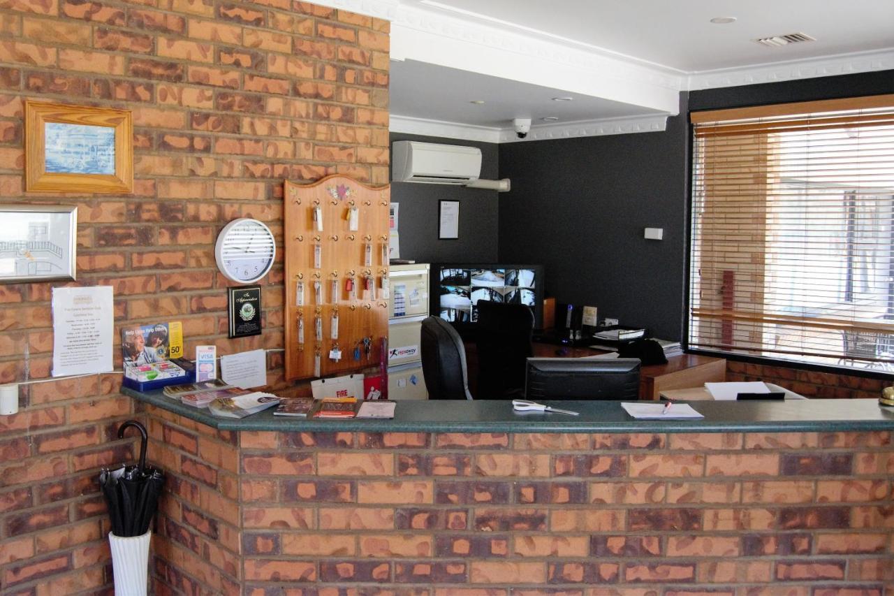 Civic Motor Inn Cowra Ngoại thất bức ảnh