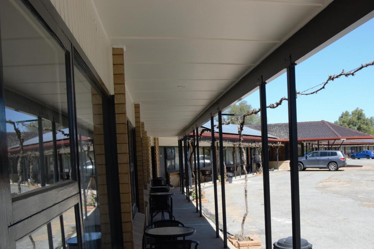 Civic Motor Inn Cowra Ngoại thất bức ảnh