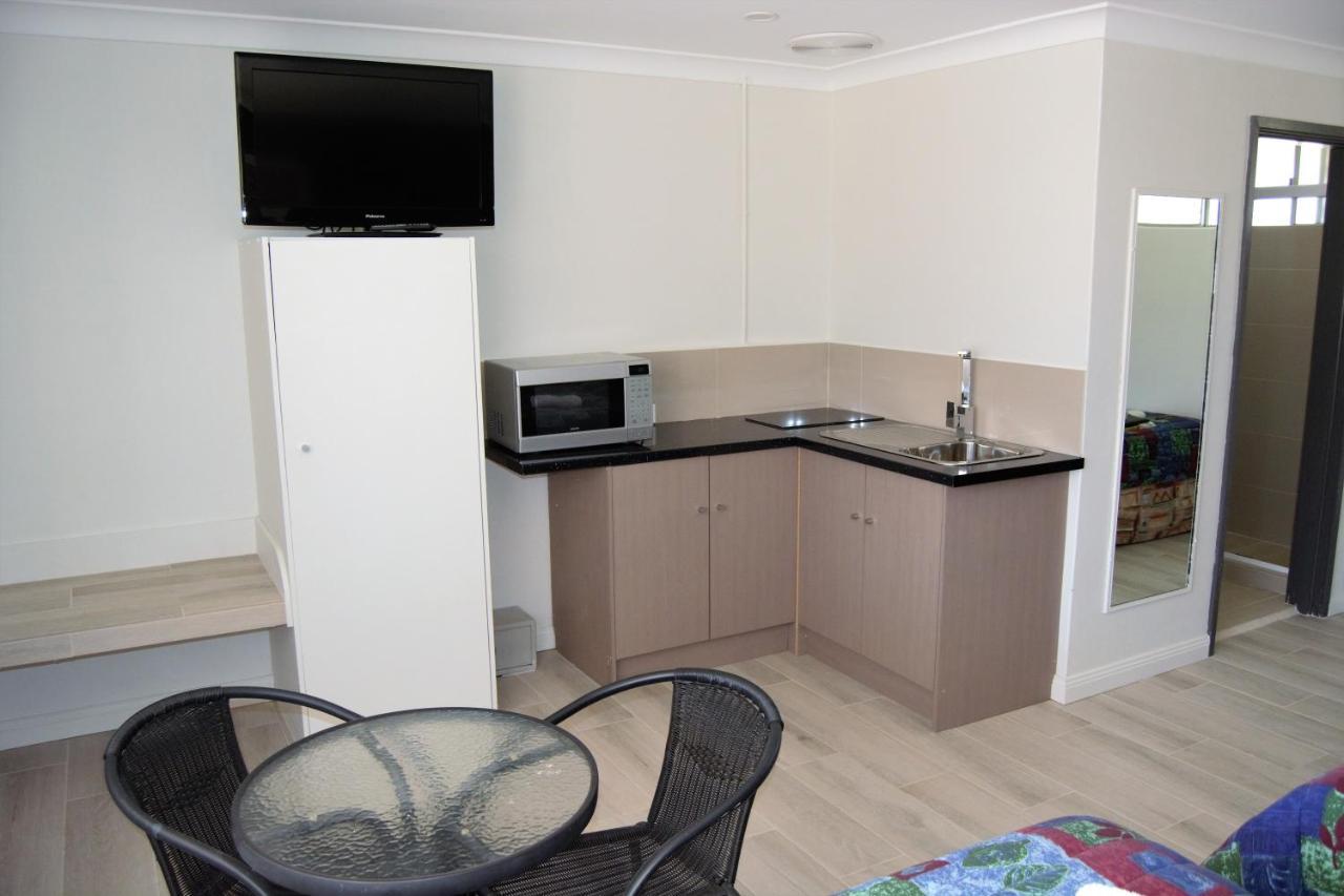 Civic Motor Inn Cowra Ngoại thất bức ảnh